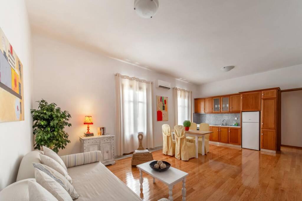 Seaview Stylish Flat In Andros - Walk To Beach Exteriör bild