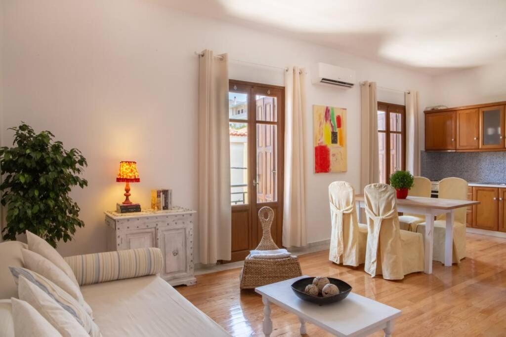 Seaview Stylish Flat In Andros - Walk To Beach Exteriör bild